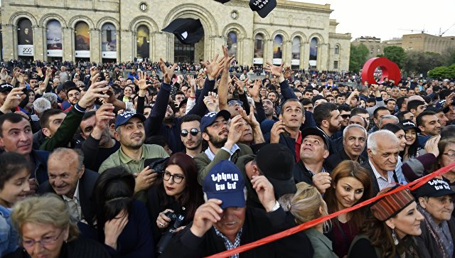 В центре Еревана начался митинг оппозиционеров