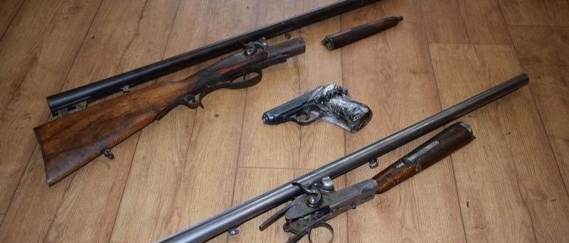 В Славянске местные жители сдали в полицию два ружья и пистолет