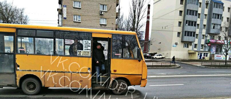 В Донецке «Шевроле» столкнулся с городской маршруткой (Фото)
