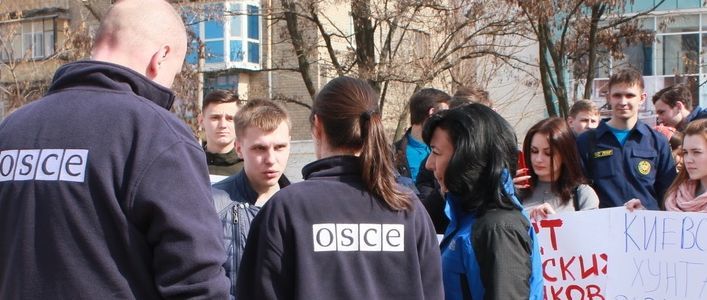 В Луганске устроили «долгосрочный» пикет миссии ОБСЕ (Фото)