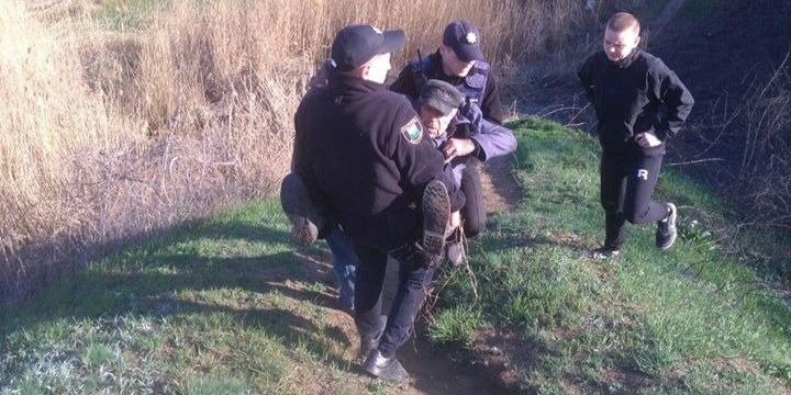 В Мариуполе пенсионер пролежал в овраге семь часов