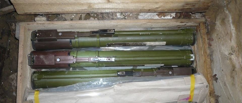 На Луганщине в заброшенном блиндаже обнаружили схрон боеприпасов (Фото)