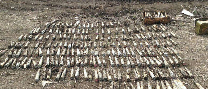 В Ясиноватском районе нашли схрон осколочно-фугасных снарядов (Фото)