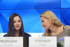 Фигуристка Медведева меняет тренера, но не гражданство