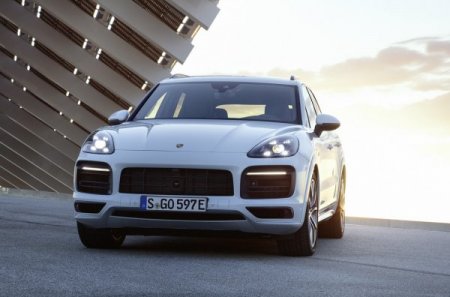 Porsche презентовал новый гибридный кроссовер Cayenne E-Hybrid