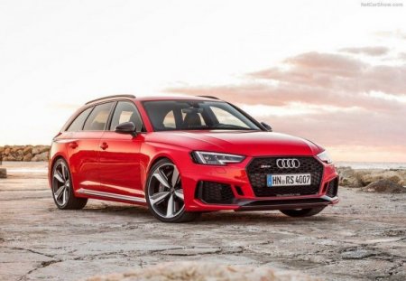 Audi объявила ценник на новый RS 4 Avant для России