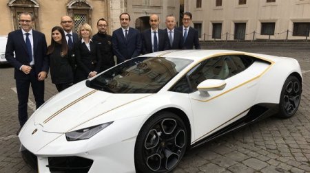 Папа римский продает свой Lamborghini Huracan за ненадобностью