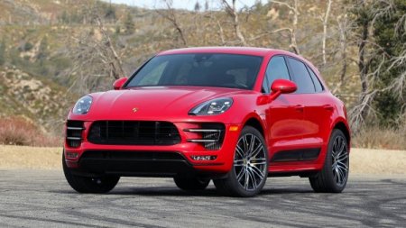 Обновленный Porsche Macan "попался" шпионам без камуфляжа