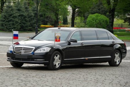 Соцсети Владимир Путин пересел обратно на Mercedes после инаугурации