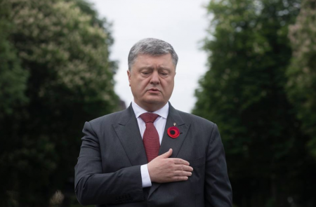 Порошенко заявил, что нацизм победили украинские солдаты