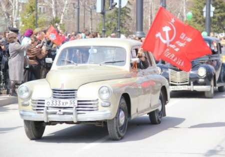 В Омске прокатились ретрокары 1940-х годов