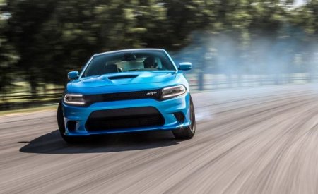 Обновленный Dodge Charger SRT Hellcat увидели на тест-драйве