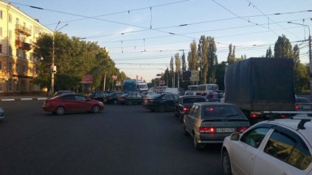 Воронежцы показали на фото, кто виноват в городских пробках