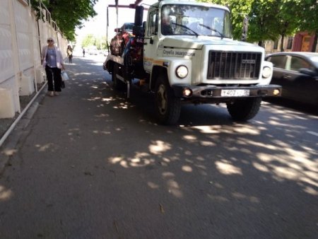 В Воронеже эвакуация Mercedes чиновника взбудоражила местных жителей