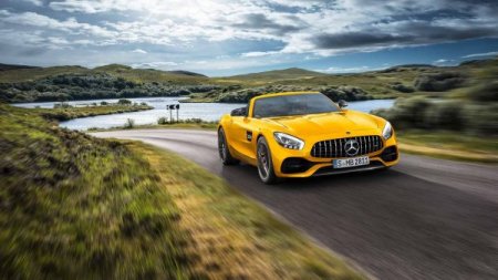 Mercedes-Benz представил новый AMG GT S Roadster