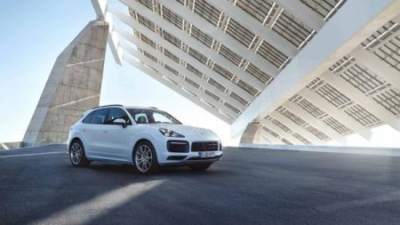 Porsche представил Cayenne E-Hybrid