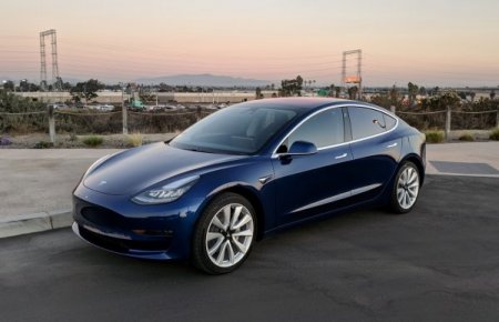 Илон Маск признал наличие проблемы с тормозами в Tesla Model 3