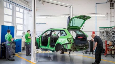 За 1 минуту Skoda полностью разобрала универсал Fabia