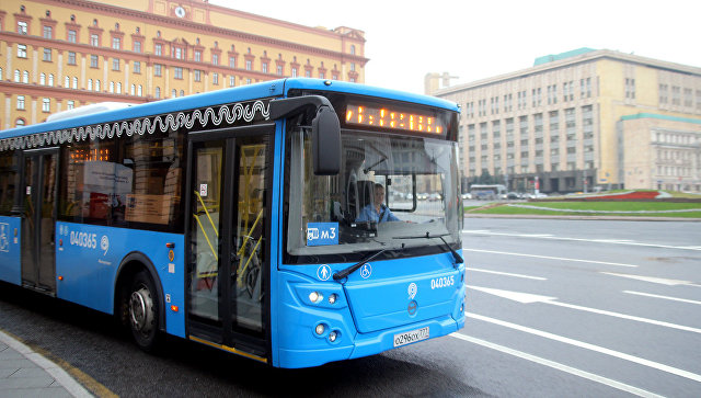 На севере Москвы после экстренного торможения автобуса пострадали пять человек