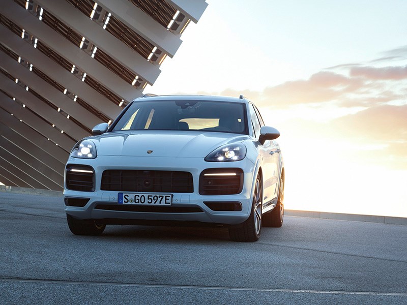 Porsche Cayenne получил гибридную версию