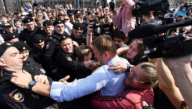 На акции в центре Москвы задержали Алексея Навального