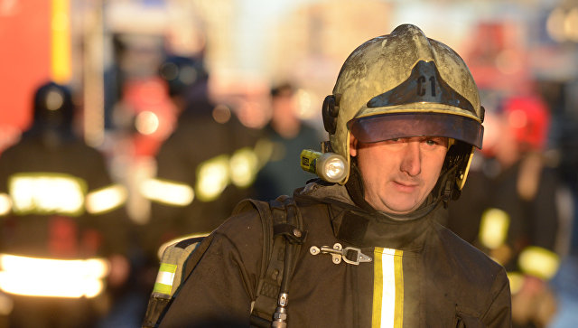 На Урале на вещевом рынке вспыхнул пожар, эвакуированы 120 человек