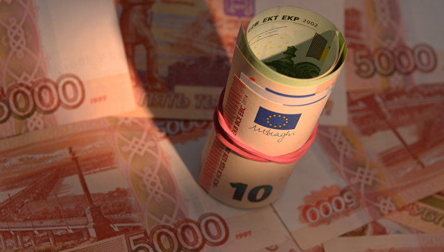 Официальный курс евро на вторник снизился на 83 копейки