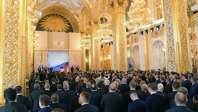 Путин поручил обеспечить рост производительности труда на несырьевых предприятиях