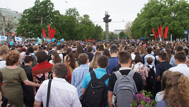 В Луганске прошел Парад Победы