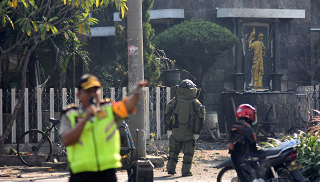 Взрыв у полицейского участка в Индонезии совершили родственники, пишут СМИ