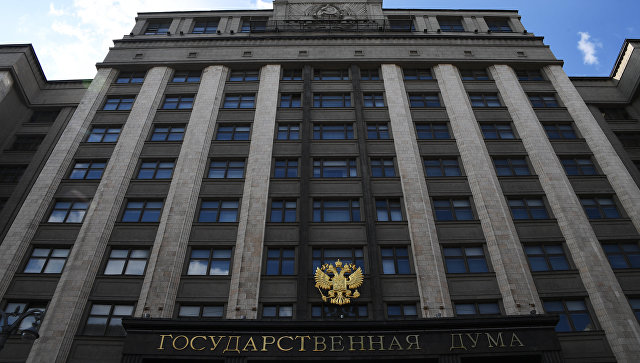 Госдума рассмотрит законопроект об ответственности за исполнение санкций США в России