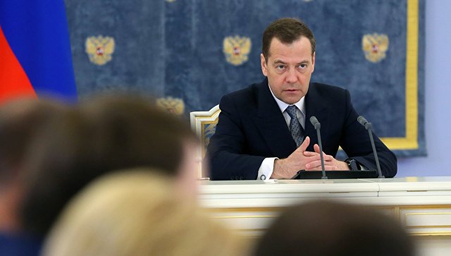 Медведев предложил передать торгпредства от Минэкономразвития в Минпромторг