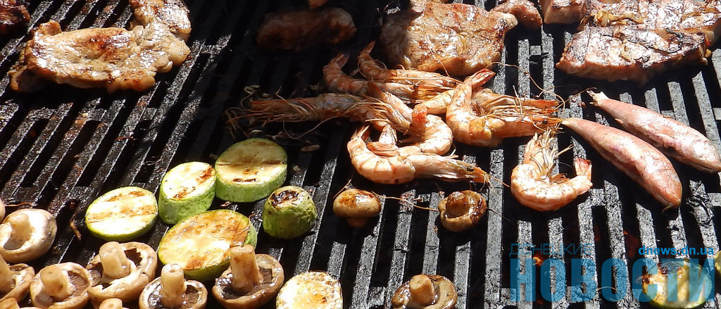 Море, яхты и креветки: В Мариуполе прошел фестиваль уличной еды (Фото)