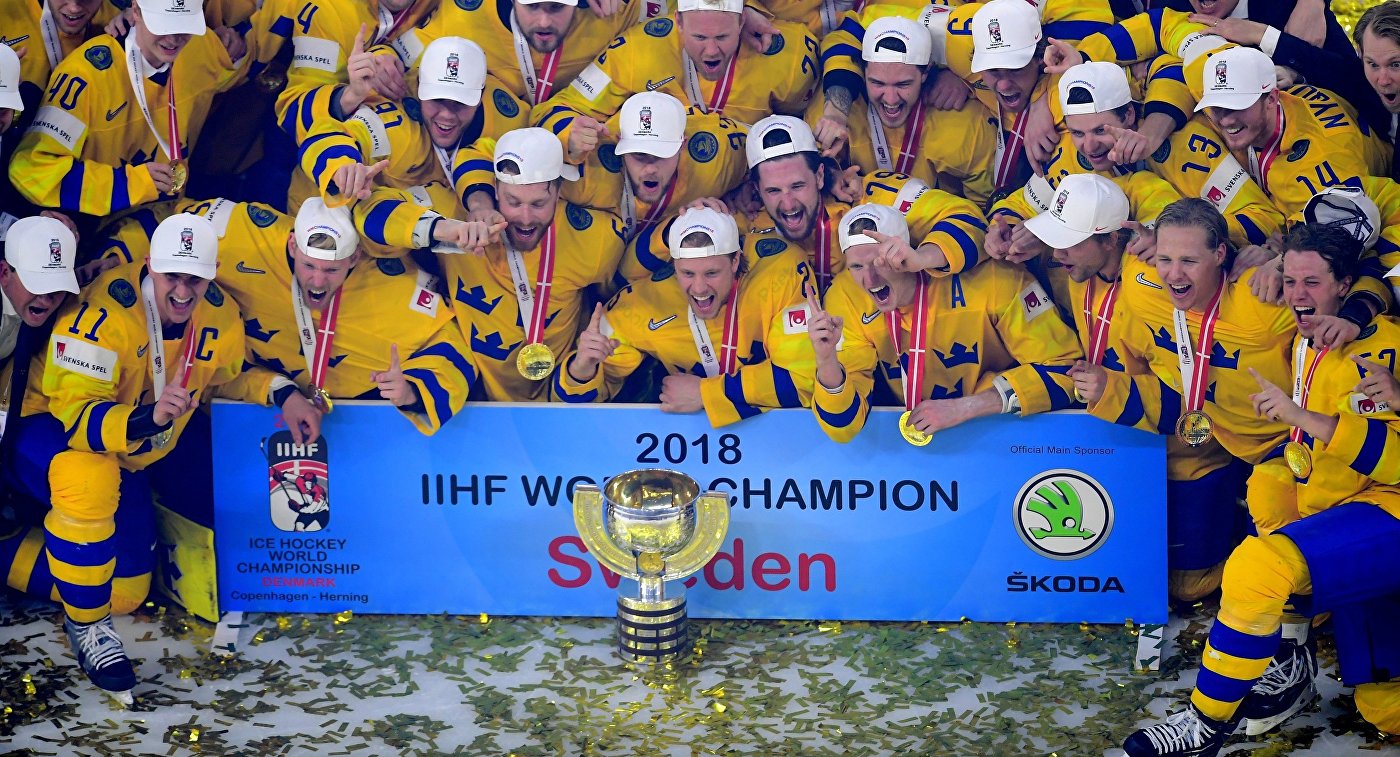 Шведы защитили титул, российские хоккеисты впервые за 5 лет без медалей ЧМ