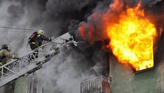 В Южно-Сахалинске потушили крупный пожар в жилом доме