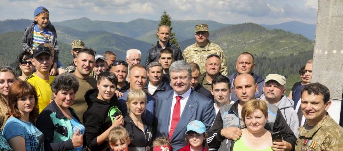 Порошенко пообещал развивать центр реабилитации военнослужащих «Тисовец»