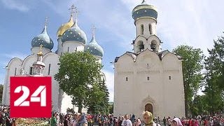Патриарх Кирилл отслужил литургию в Троице-Сергиевой лавре - Россия 24