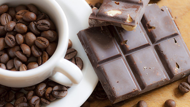 Исследование: россияне в апреле стали покупать меньше шоколада и кофе
