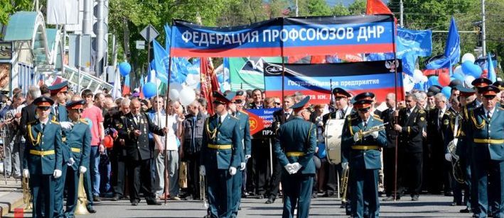 В Донецке и Луганске маршировали в честь Первомая (Фото)