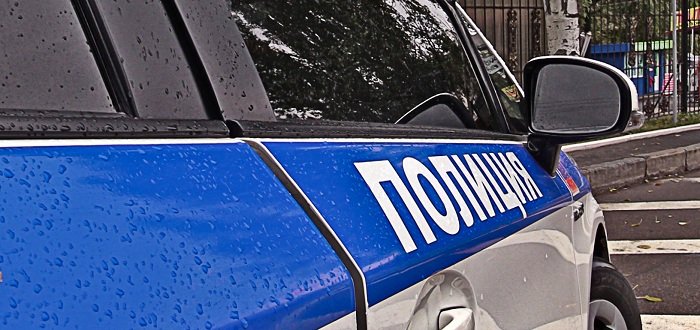 В Горловке под колеса автомобилей попали два пешехода