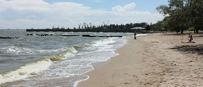 Азовское море в районе Мариуполя обмелело