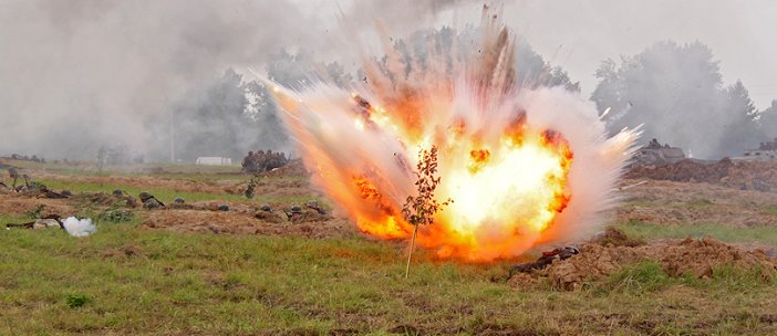 На Донбассе на неизвестном взрывном устройстве подорвался военный
