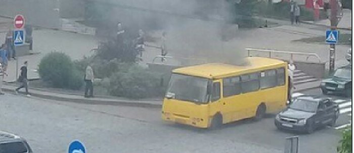 В соцсетях сообщают о взрыве в маршрутке в неподконтрольном Донецке (Фото)