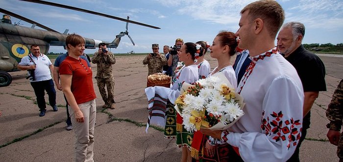 Президент Эстонии прибыла на Донбасс (Фото)