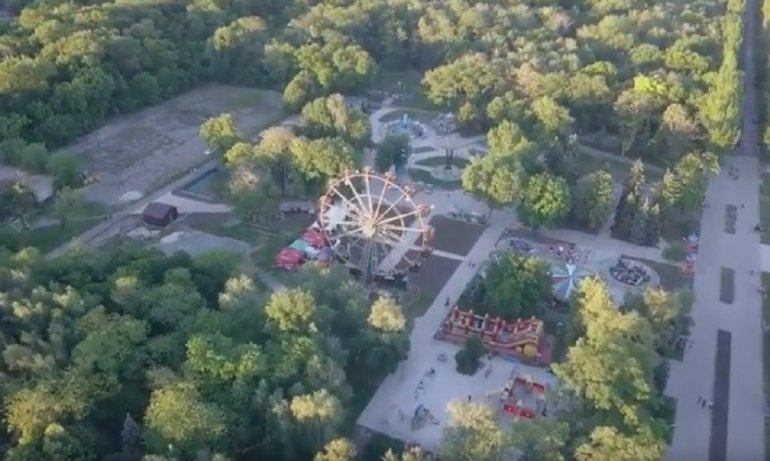 Макеевка северная. Макеевка парк. Центр Макеевки парк. Тихий парк зеленый Макеевка. Кировский район Макеевка парк.