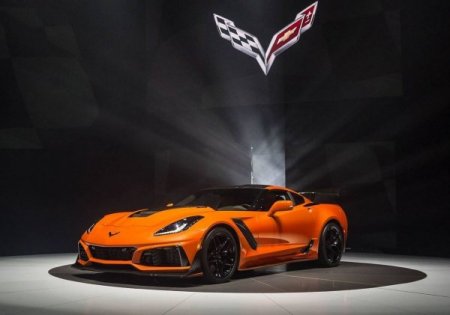 Топ-менеджер GM разбил пейс-кар Chevrolet Corvette перед началом Гран-при Детройта