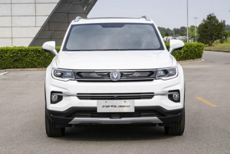 Осенью стартуют продажи нового поколения кроссовера Changan CS35