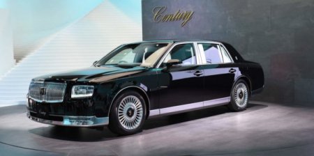 На рынок выходит новый седан Toyota Century за 11 млн рублей