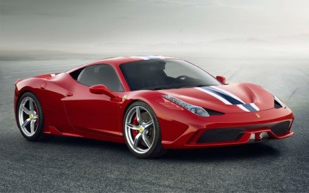 Китаянка разбила красный Ferrari 458 после нескольких минут аренды