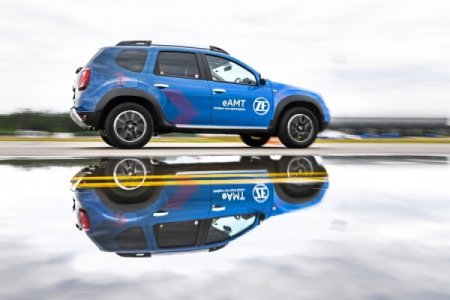 ZF представил гибридную версию Renault Duster